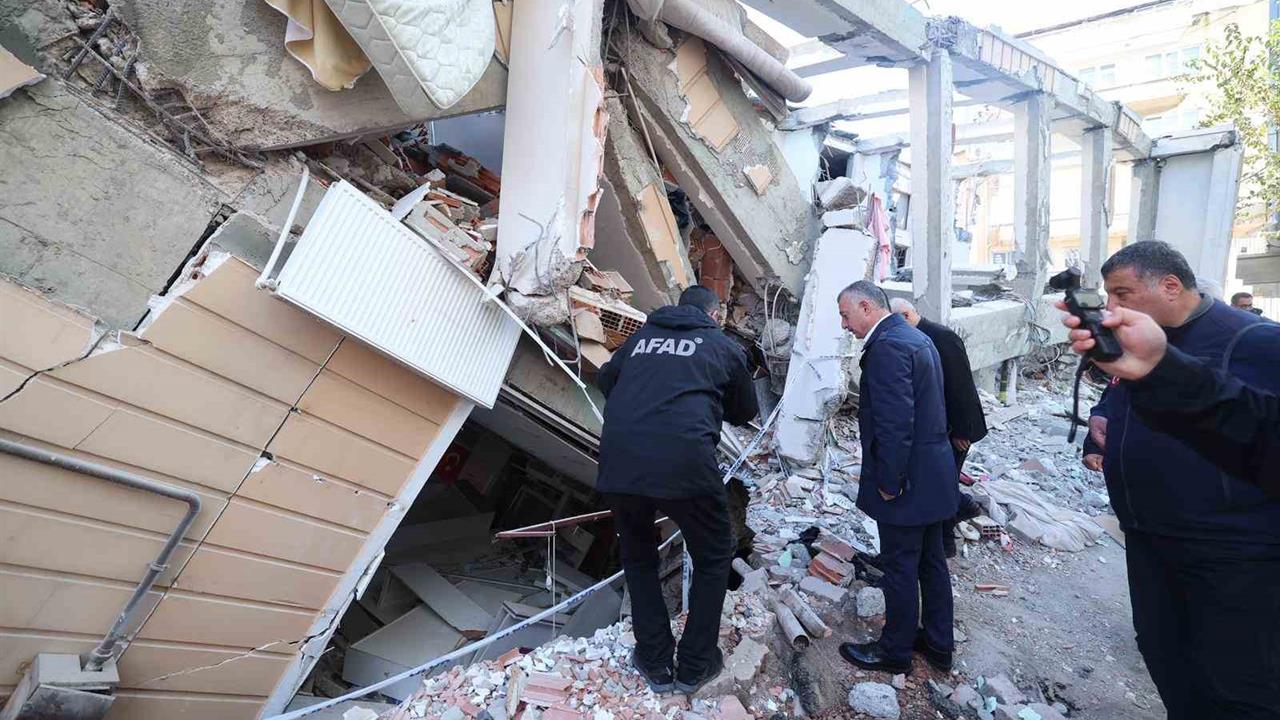 Kocaeli'nde 300 Metre Yarıçapındaki Binalarda Detaylı Ölçümler Yapılıyor