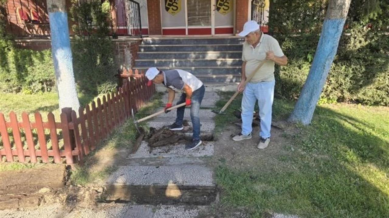 Bayırköy'de Atatürk Parkı'nda Bakım Çalışmaları Devam Ediyor