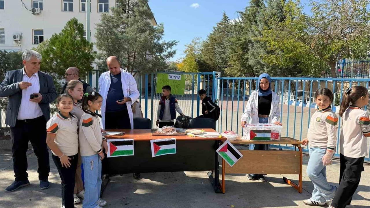 Diyarbakır Çermik'te Öğrenciler, Gazze İçin 1 Milyon 287 Bin Lira Topladı