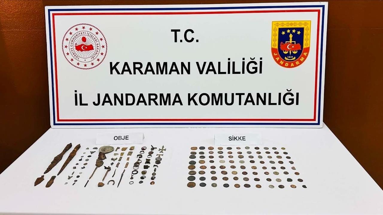 Karaman'da Jandarma Uygulamalarında Tarihi Eser ve Esrar Bulundu, 2 Kişi Tutuklandı