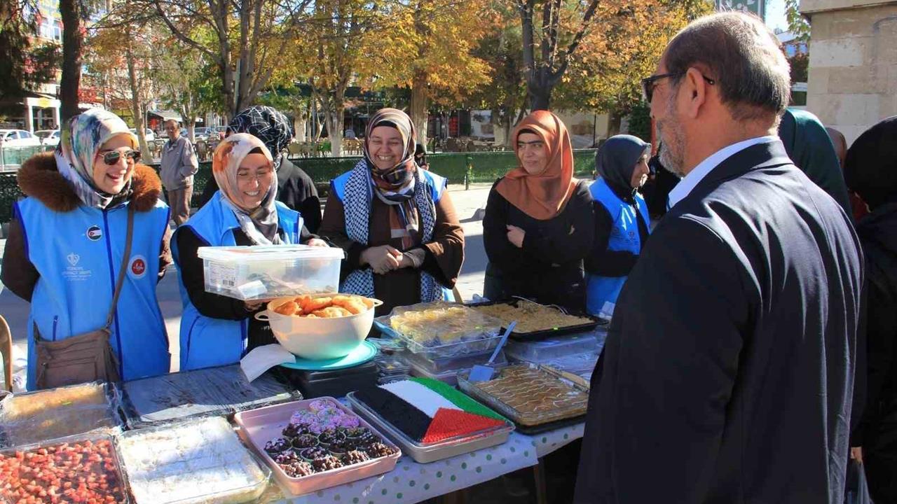 Karaman'da Gazze İçin Düzenlenen Hayır Çarşısı Büyük İlgi Gördü