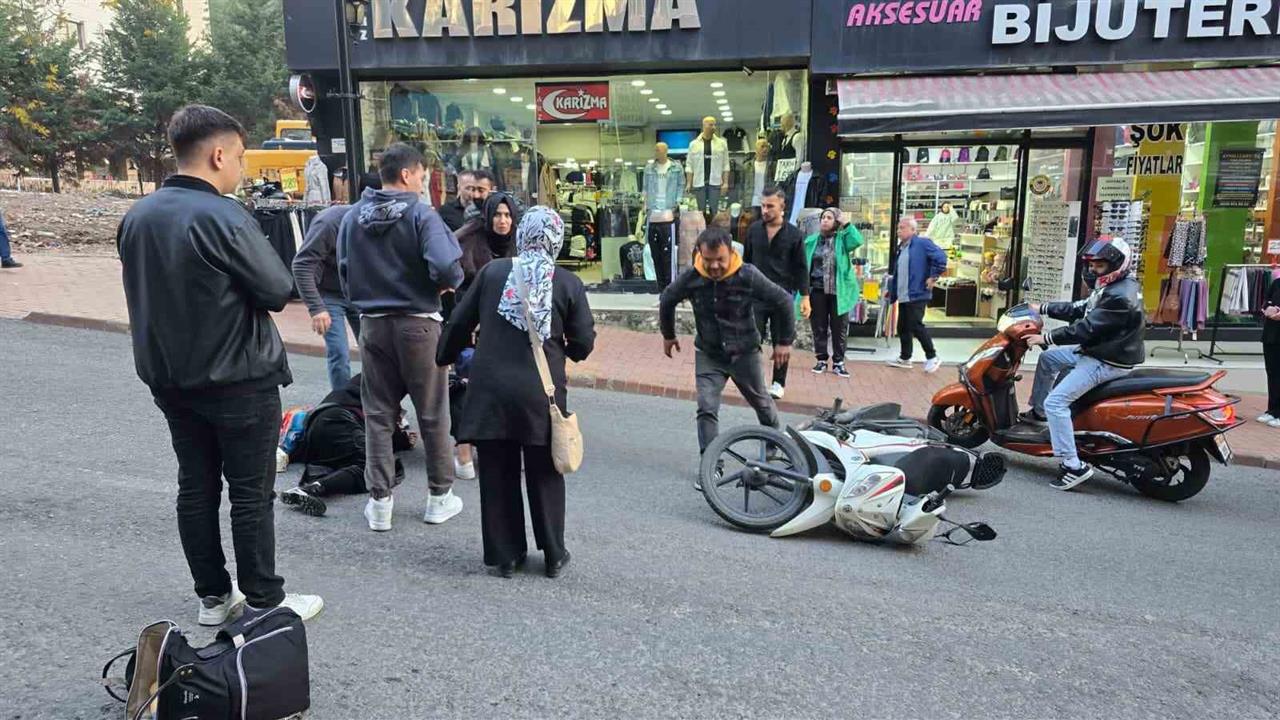 Zonguldak Ereğli'de Motosikletin Yaya ile Çarpması Sonucu 3 Kişi Yaralandı