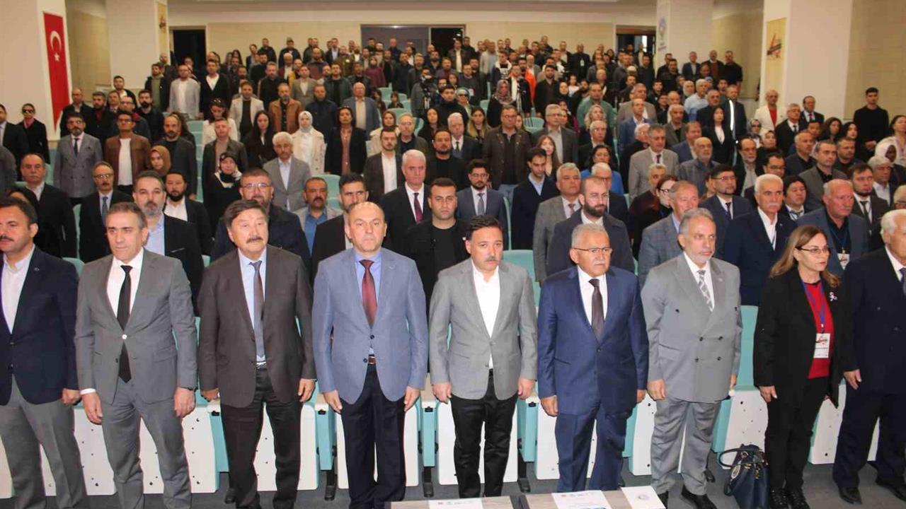Kayseri'de Türk Dünyası Yazar ve Şairler Buluşması'nda Vali Çiçek Açıklamalarda Bulundu