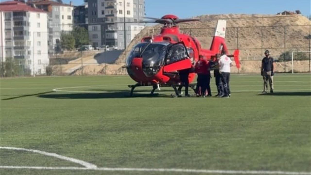 Malatya Darende'de Beyin Kanaması Geçiren Hasta Ambulans Helikopterle Taşındı