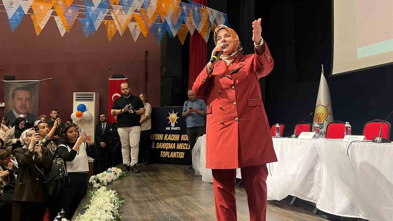 Aydın'da Kadın Kolları Toplantısında Çerçioğlu'na Övgüler Yağdı