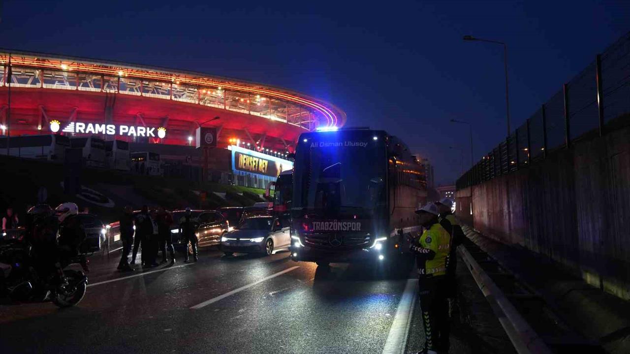 Trabzonspor, İstanbul RAMS Park'ta Galatasaray ile Oynayacak