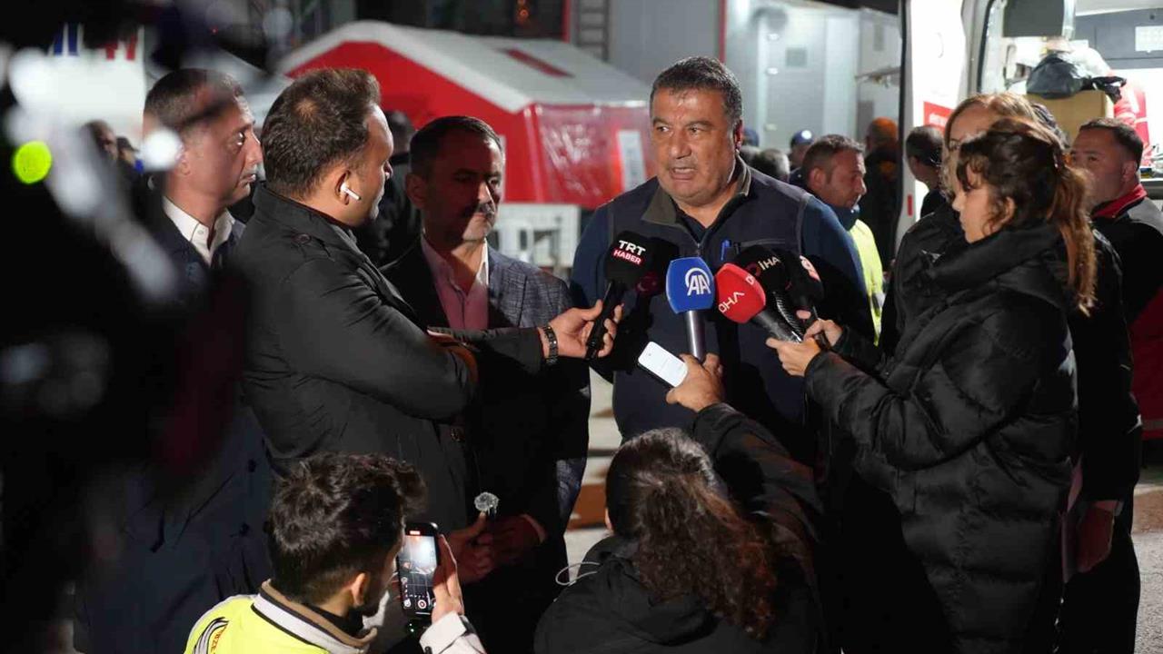 Gebze'de 40'tan Fazla Uzman, Binalarda İnceleme ve Zemin Kontrolleri Gerçekleştiriyor