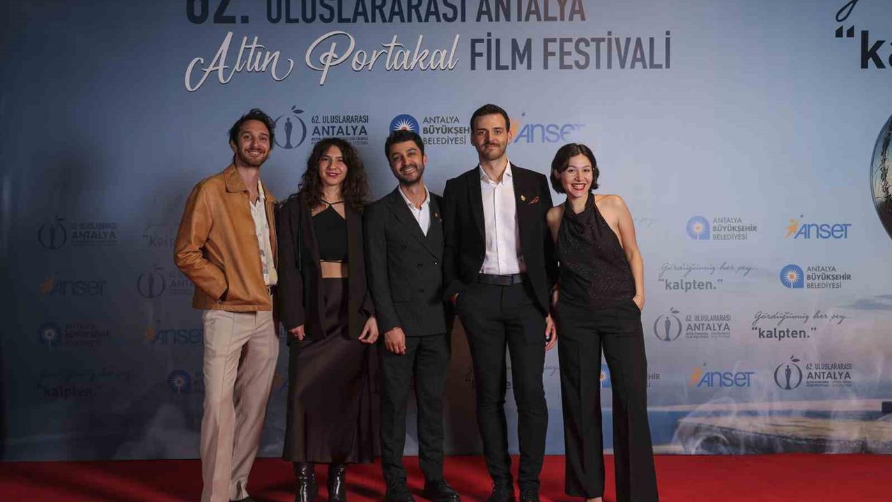 Antalya Altın Portakal Film Festivali Kapanışında Yıldızlar Kırmızı Halıda Bir Araya Geldi
