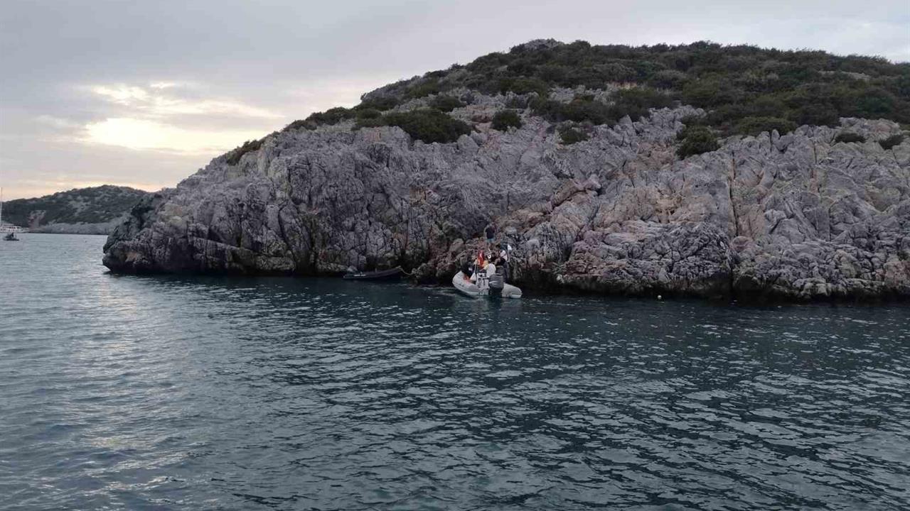 Muğla Bodrum'da Kayalıklara Çarpan Botta 4 Yaralı Bulundu