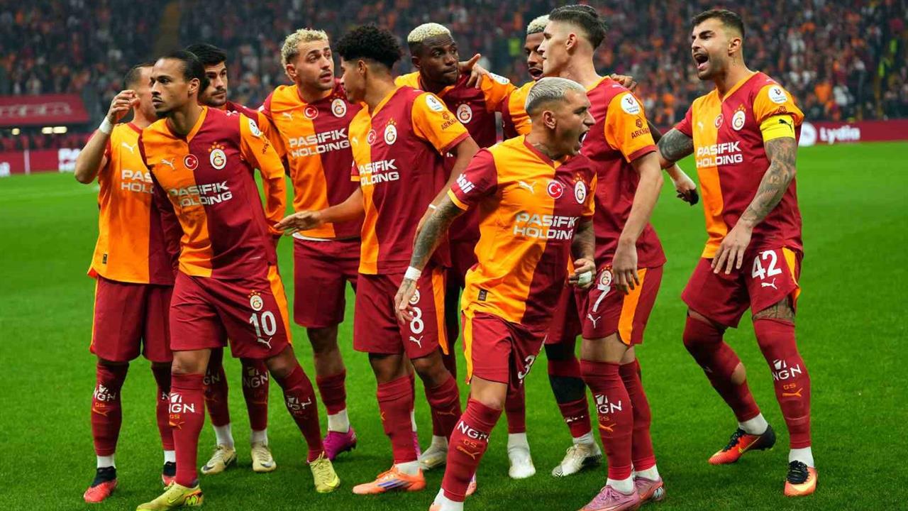 İstanbul'da Abdülkerim Bardakcı, Galatasaray ile 100. Maçını Oynadı