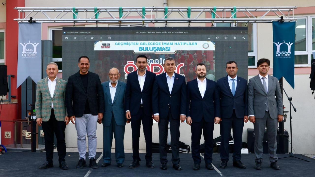 Mersin'de Geçmişten Geleceğe İmam Hatipliler Buluşması"