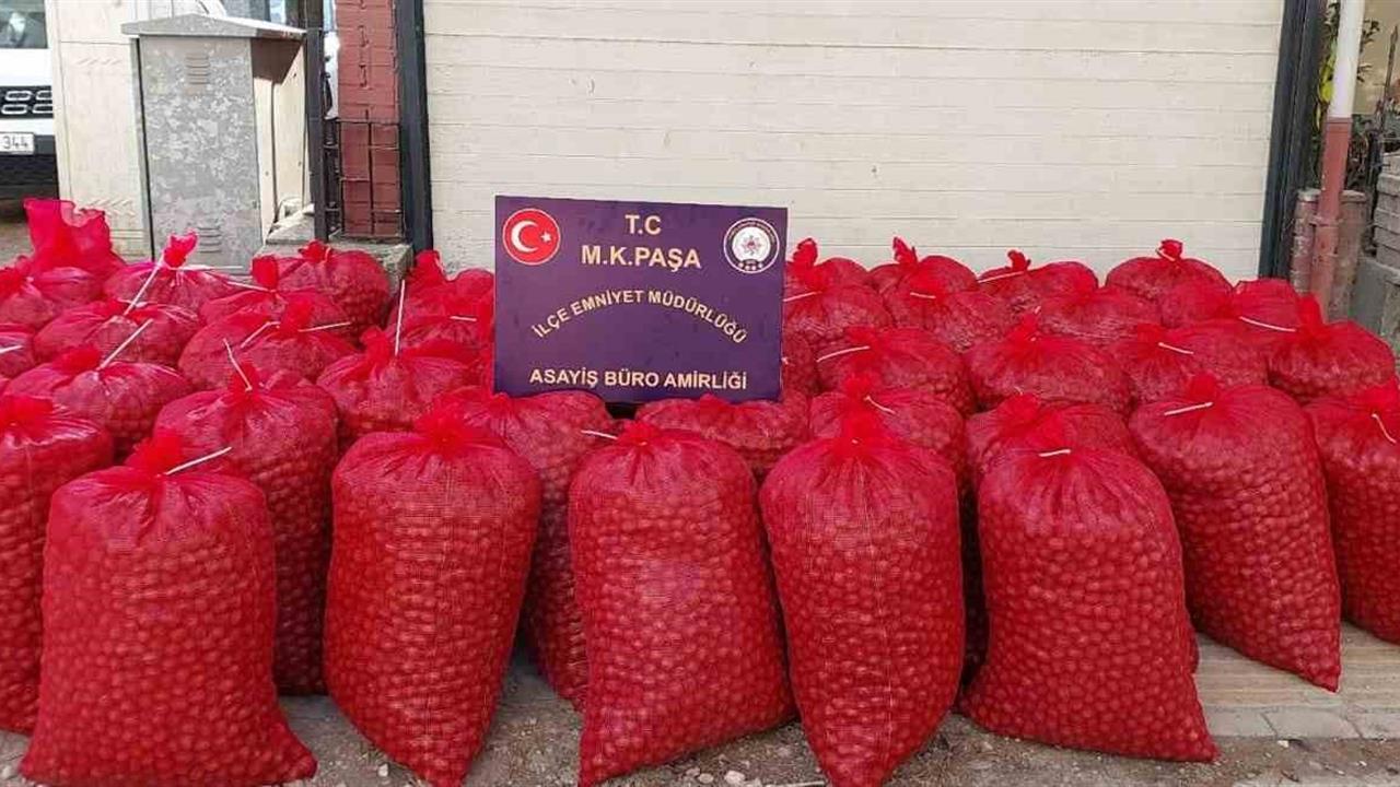 Mustafakemalpaşa’da Hırsızlık Yapan İki Şahıs 46 Çuval Cevizle Yakalandı