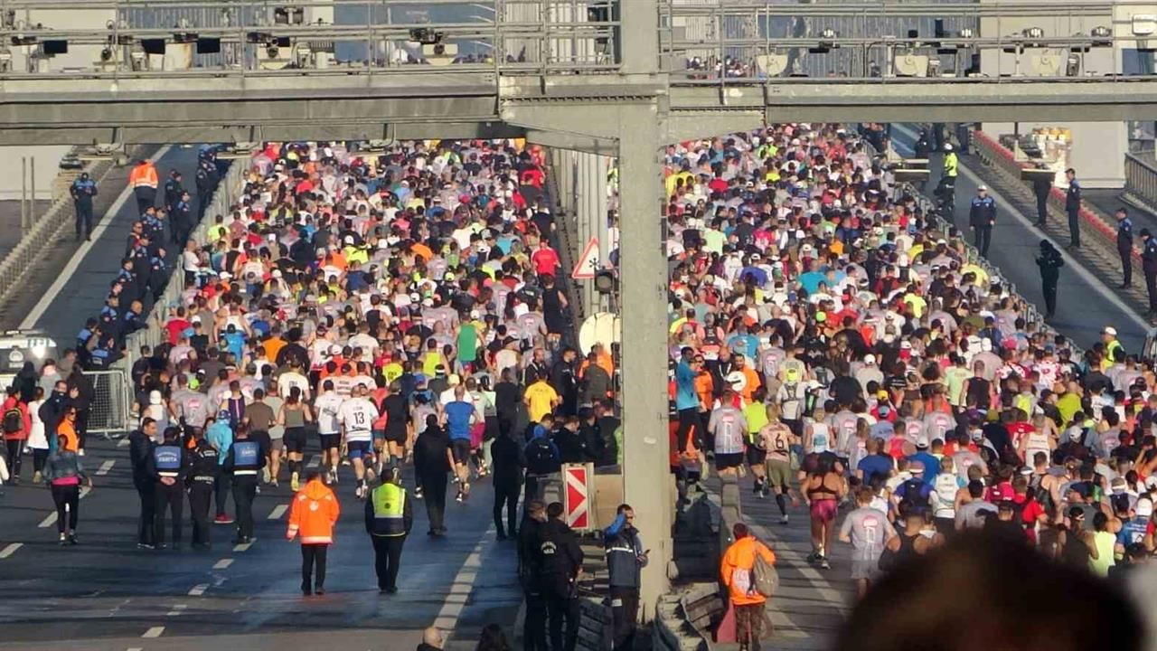 İstanbul'da Dünyanın Tek Kıtalararası Maratonu Olan Türkiye İş Bankası 47. Maratonu Başladı