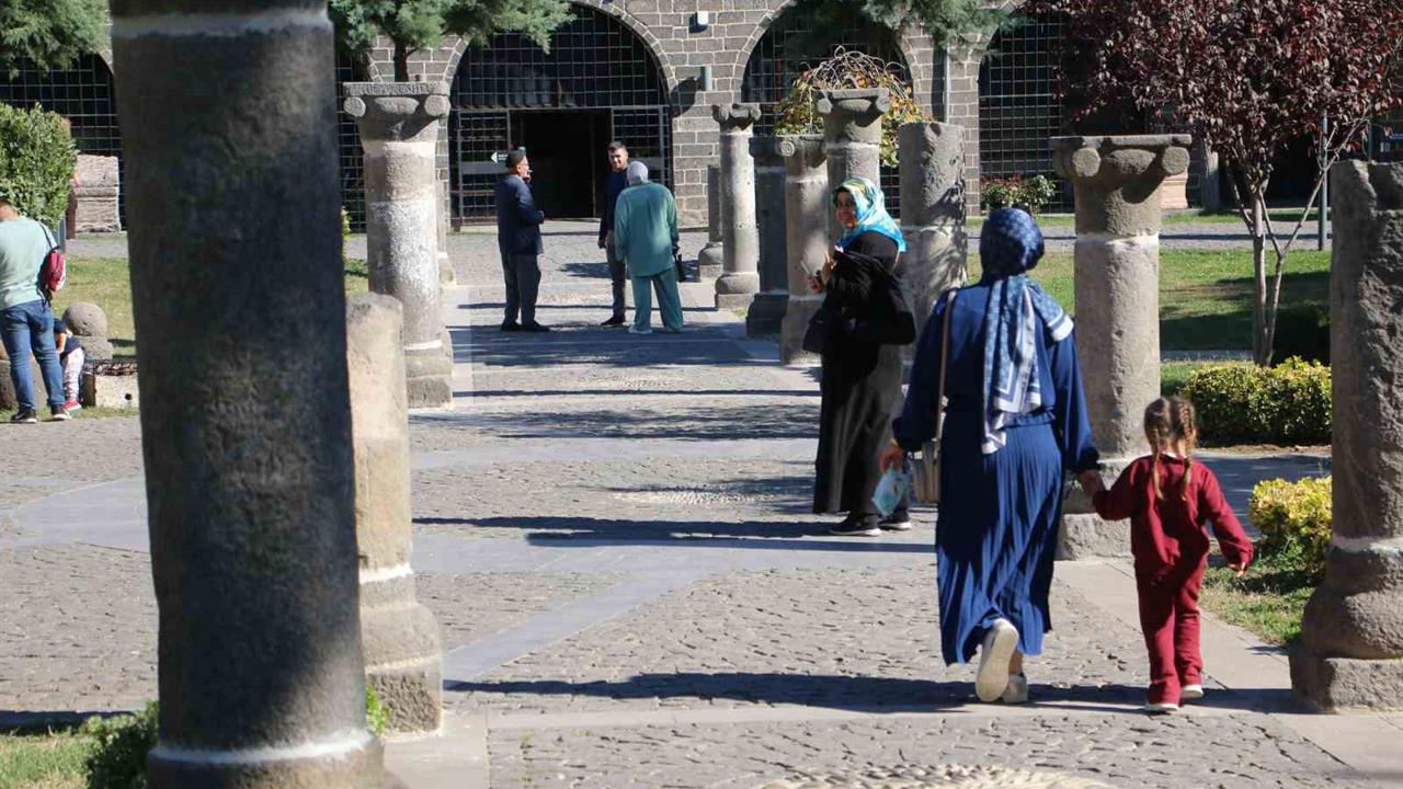 Diyarbakır İçkale'de Medeniyetler Yolu Projesi Tamamlandı ve Sergiye Sunuldu
