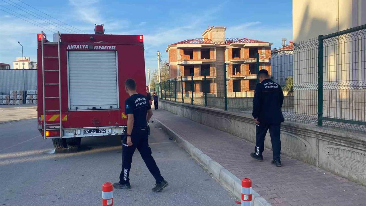 Antalya Serik'teki İlkokulda Yangın Alarmı Sebebiyle Mahallede Korku Yaşandı