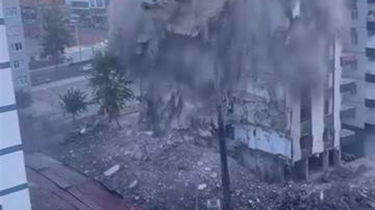 Diyarbakır Bağlar'da Ağır Hasarlı 8 Katlı Bina Yıkıldı