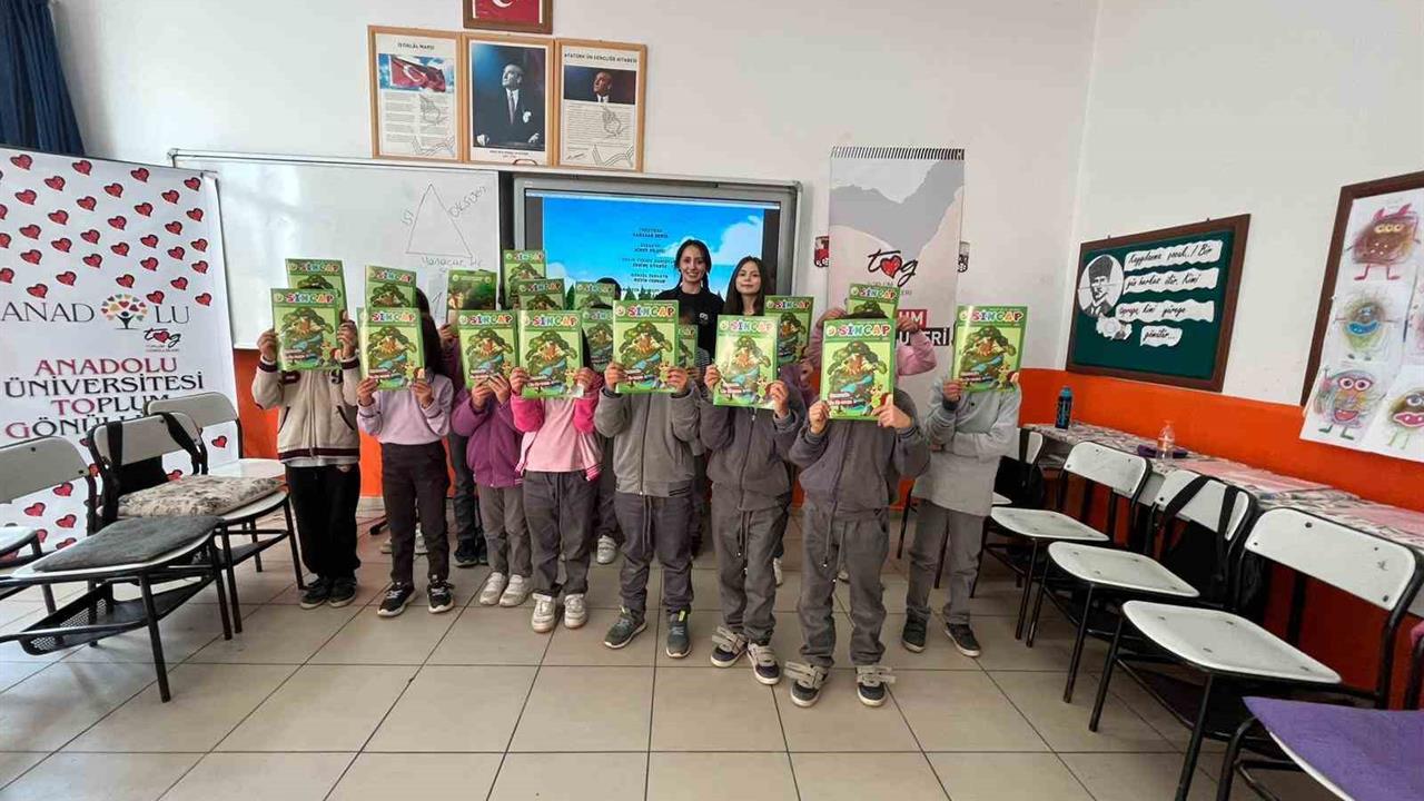 Eskişehir Hekimdağ'da Toplum Gönüllüleri Öğrencilere Eğitim Verdi