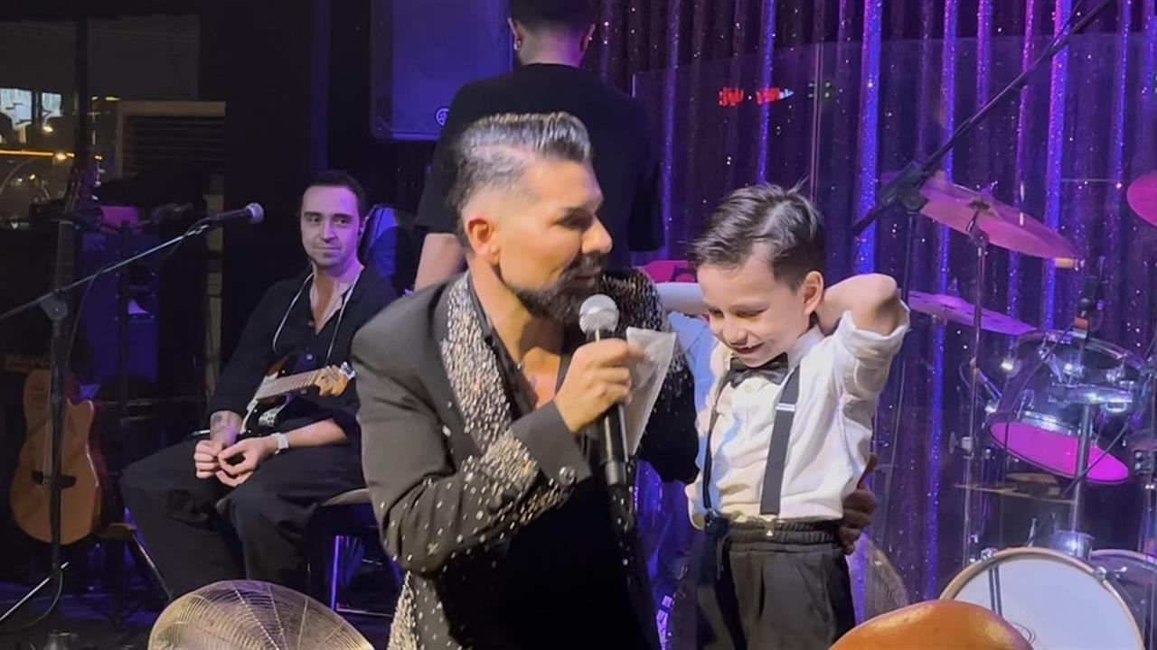 Bursa'da Mehmet Çevik'in Enerjik Konseri, Dinleyicileri Coşturdu