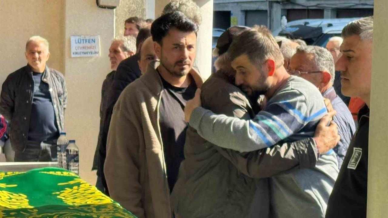 Rize Pazar'da Kamyonet Çarpması Sonucu Hayatını Kaybeden Paramedik Uğurlandı