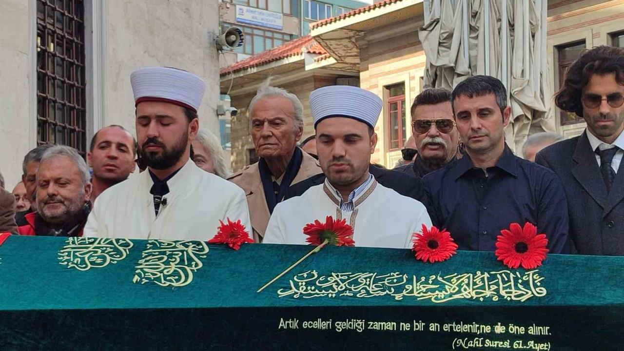 İstanbul'da Yeşilçam'ın Usta İsimlerinden Engin Çağlar Son Yolculuğuna Uğurlandı