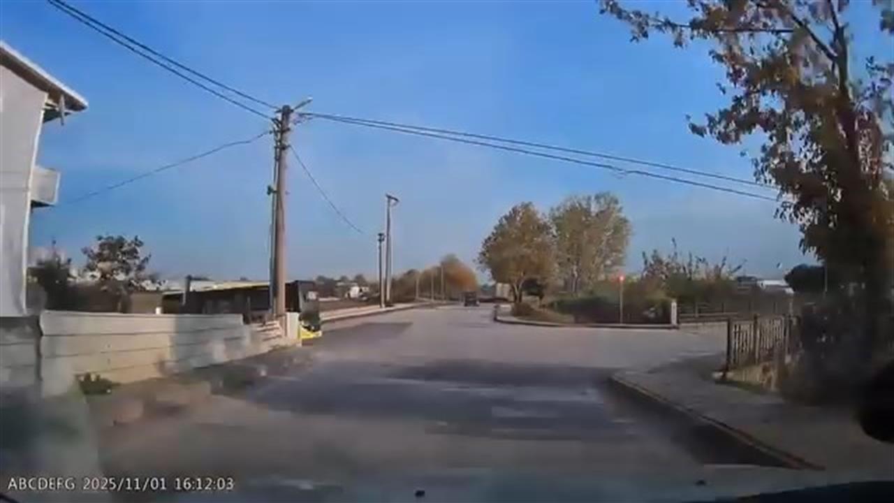 Bursa Osmangazi'de Otomobil, Otobüsle Çarpışmaktan Kıl Payı Kurtuldu