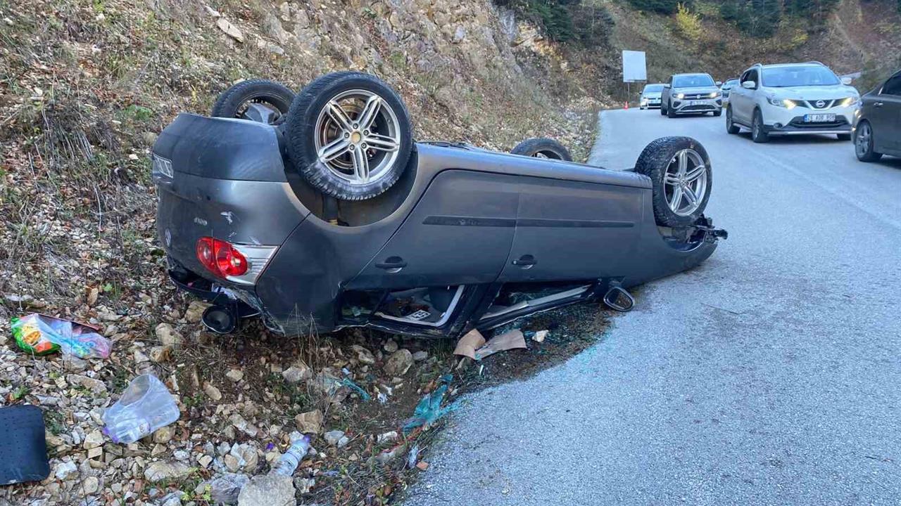 Bolu Yedigöller'de Gizli Buzlanma Nedeniyle Trafik Kazası: 2 Yaralı
