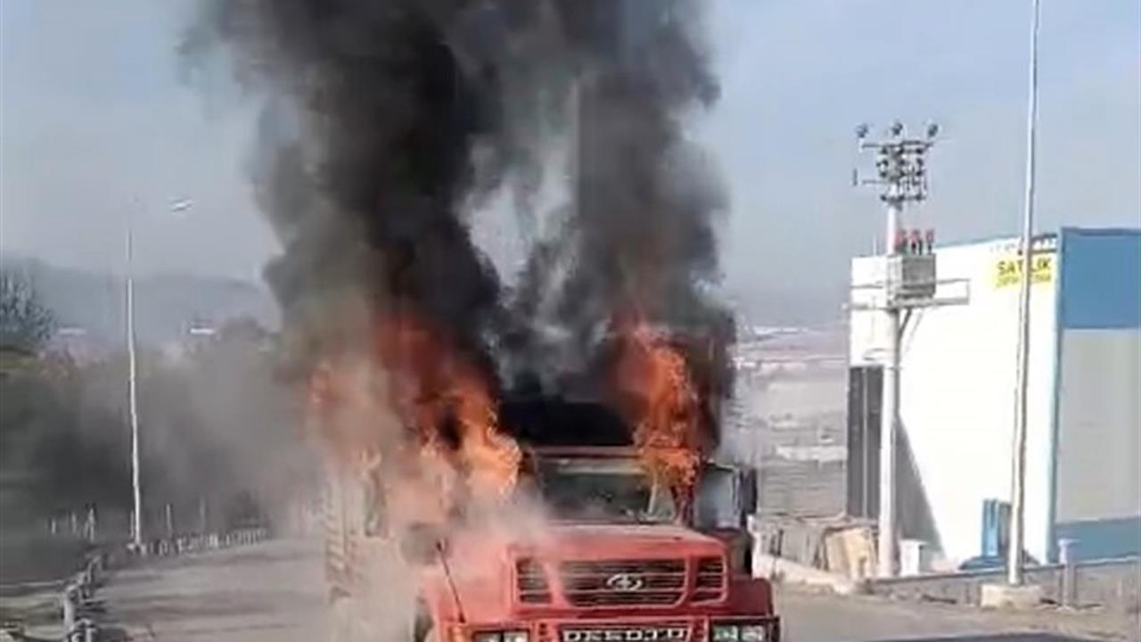 Düzce Gümüşova'da Yarım Saat Arayla İki Kamyonda Yangın Çıktı
