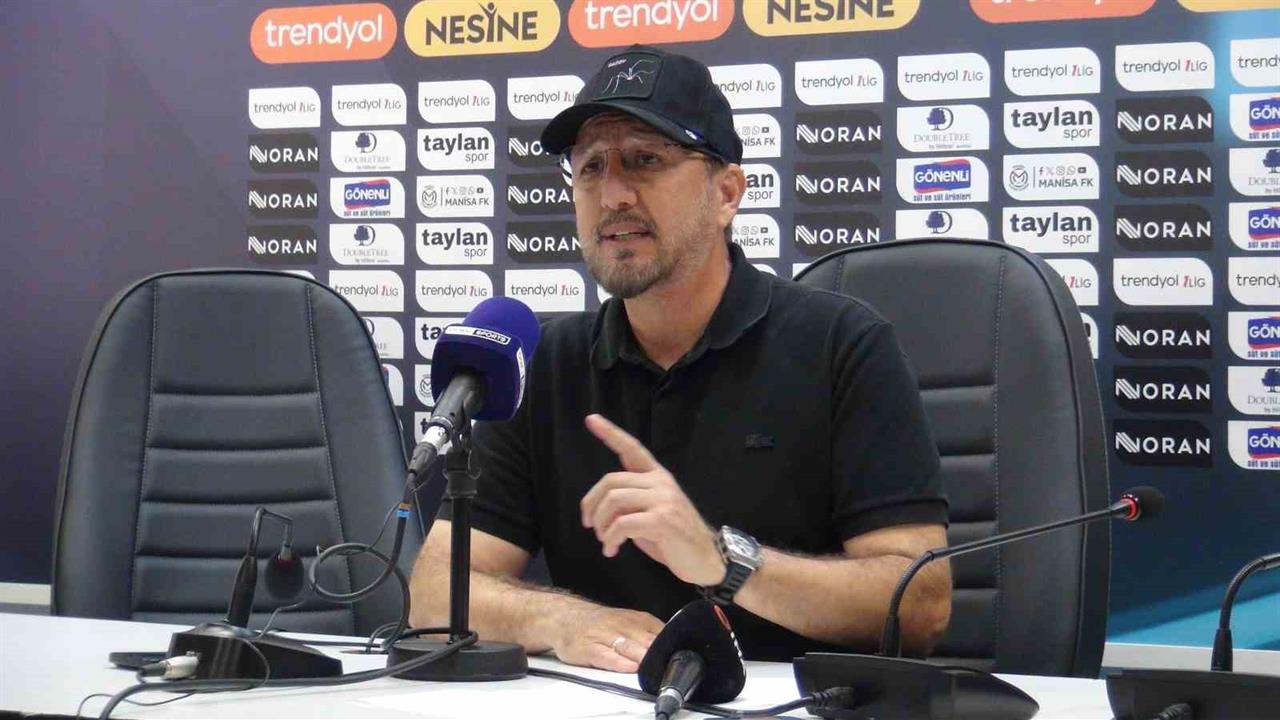 Manisa'da Oynanan Manisa FK - Amed Maçının Ardından Teknik Direktörler Açıklamalarda Bulundu