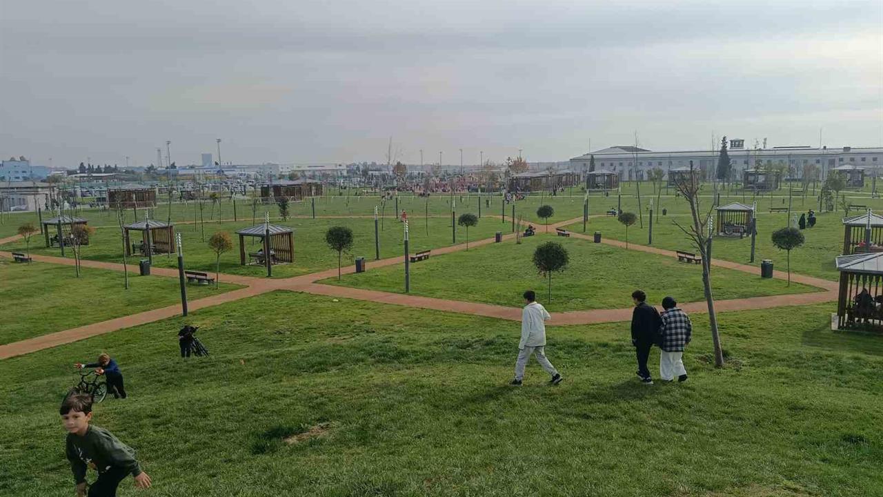 İstanbul Atatürk Havalimanı'nda İlk Günde Yüzlerce Ziyaretçi Ağırladı