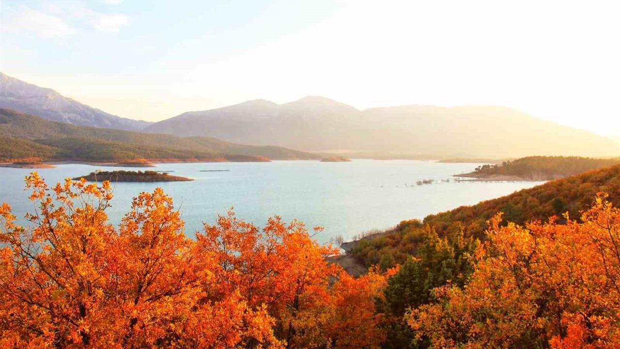 Kahramanmaraş Göksun'da Adatepe Barajı Etrafında Kartpostallık Görüntüler Oluştu