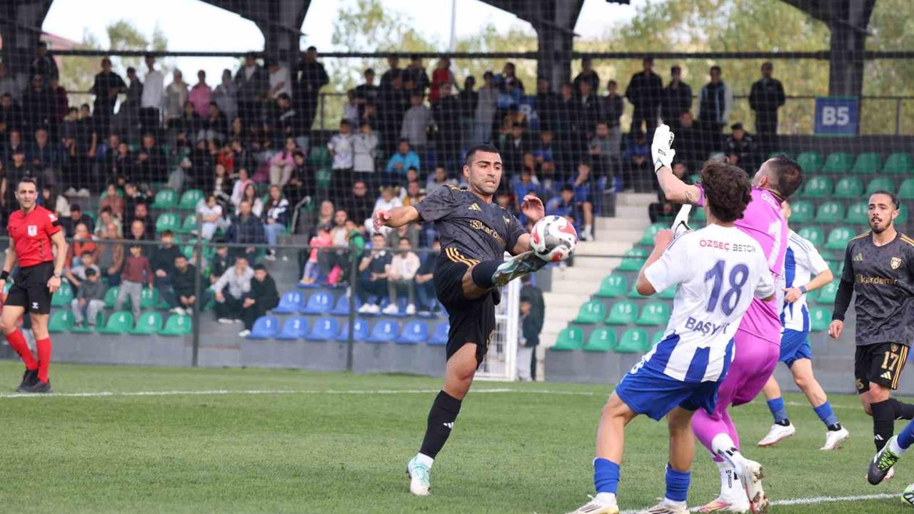 İstanbul Arnavutköy'de Gerçekleşen Maçta Aliağa FK, Arnavutköy Belediyespor'a 1-0 Yenildi