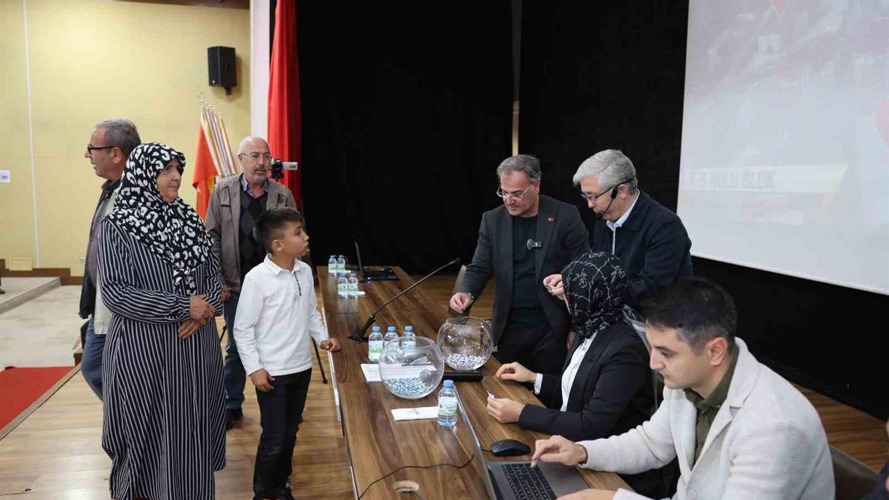 Hacılar'da Kura Çekimi Gerçekleştirildi, 125 Konut Sahip Buldu