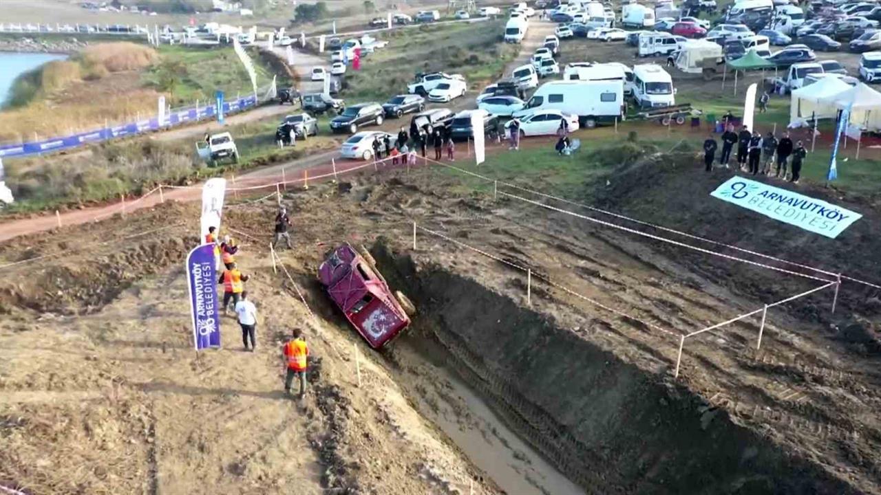 İstanbul Arnavutköy'de Off-Road Şenliği'nde Araç Takla Attı