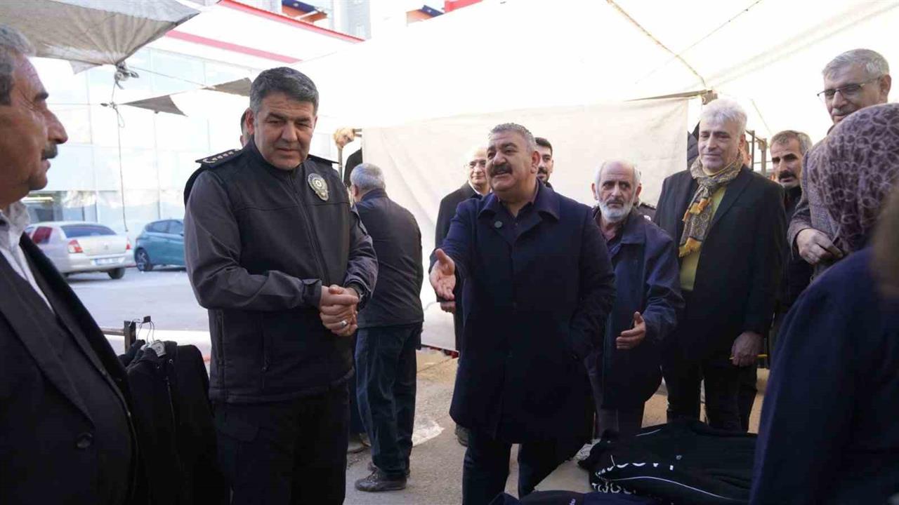 Erzurum Palandöken'de Başkan Sunar ve Emniyet Müdürü Karaduman'dan Pazar Denetimi