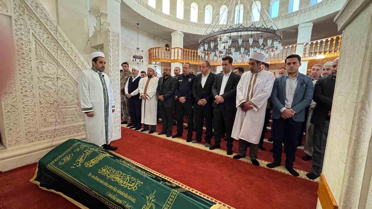 Mardin Midyat'ta 15 Temmuz Şehidi Velid Bekdaş'ın Babası Dualarla Uğurlandı