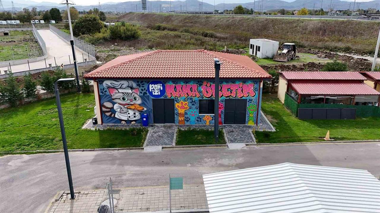 Sakarya Büyükşehir Belediyesi, Doğal Yaşam Kampüsü'nde Yemek Artıklarını Mamaya Dönüştürüyor