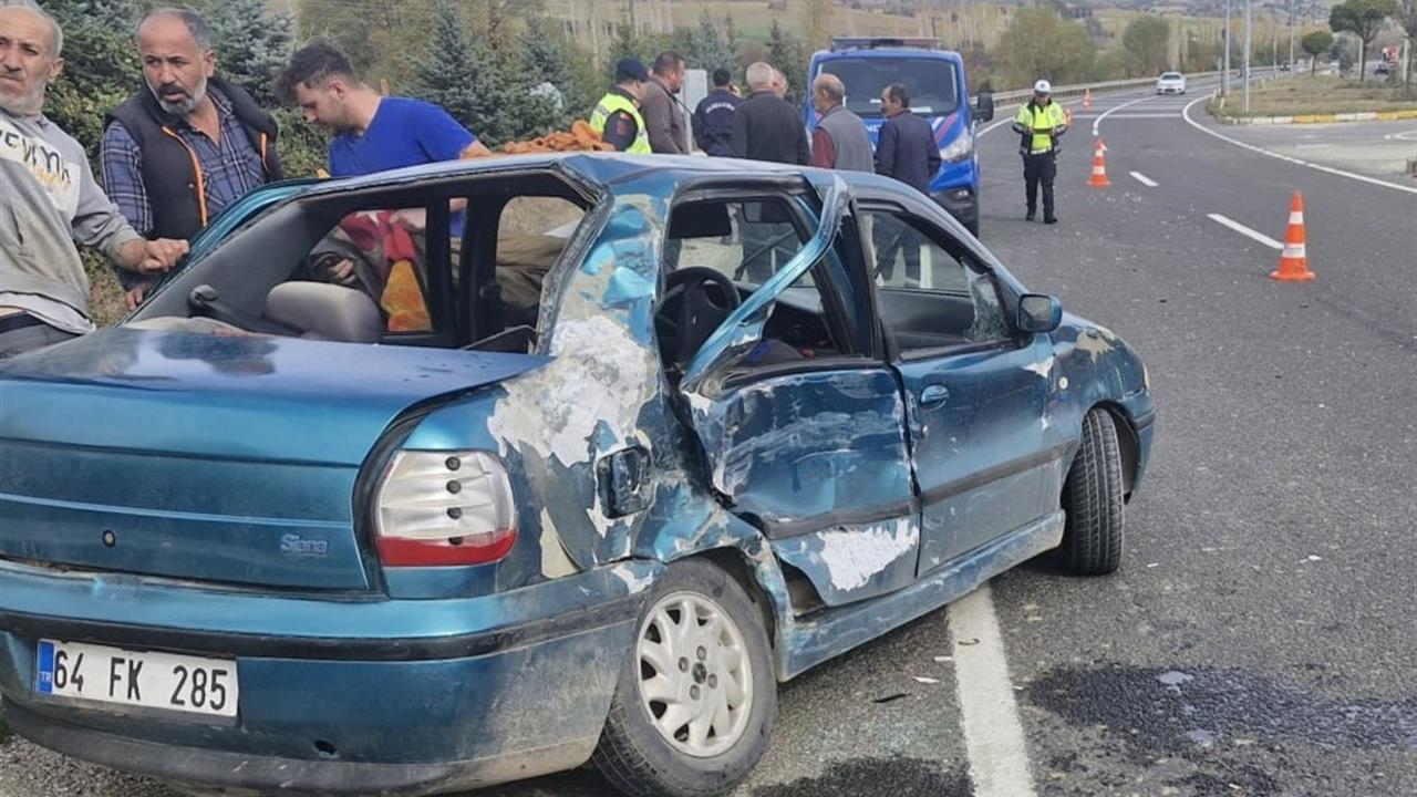 Uşak'ta Tır ile Otomobilin Çarpıştığı Kazada 1 Kişi Yaralandı