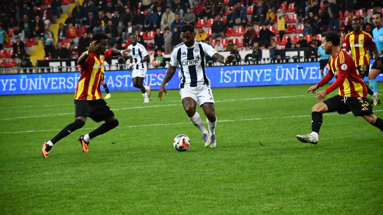 Kayseri'de Kayserispor, Kasımpaşa'yı 3-2 Mağlup Etti