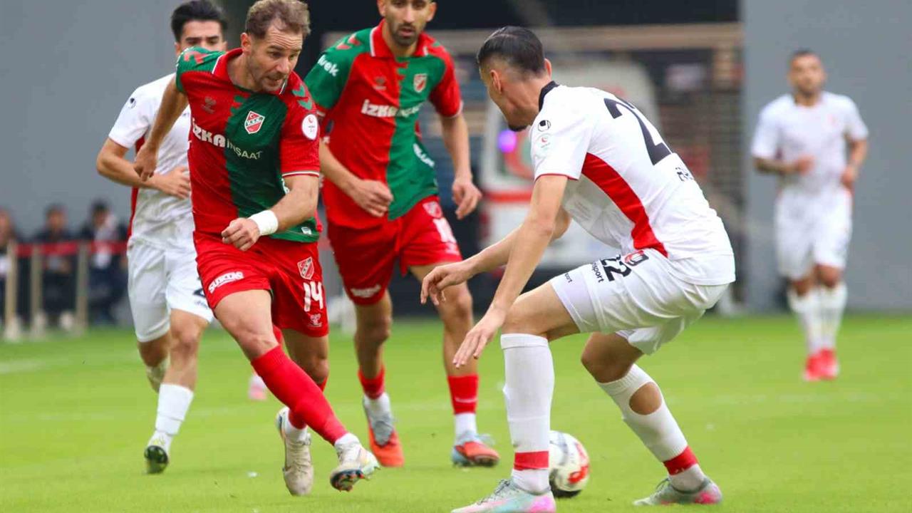 İzmir Karşıyaka, Uşakspor'u 1-0 Mağlup Ederek 3 Puan Kazandı