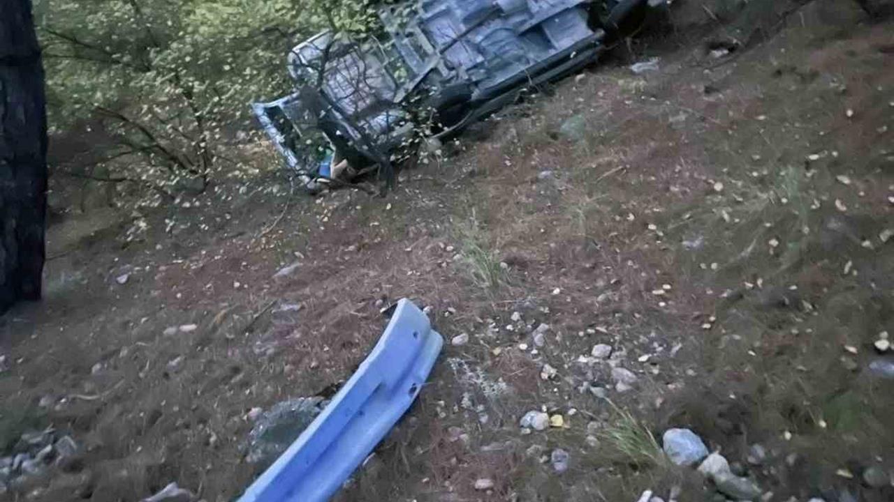 Muğla Menteşe'de Uçuruma Yuvarlanan Araçtaki Sürücü AFAD Ekipleri Tarafından Kurtarıldı