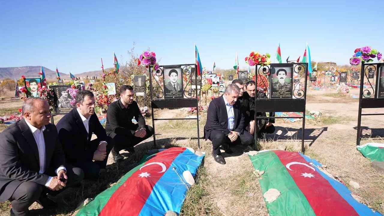 BBP Genel Başkanı Mustafa Destici, Ağdam'da Şehitlik Ziyaretinde Bulundu
