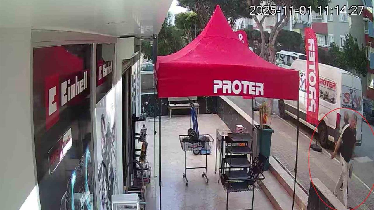 Antalya Kepez'de Yoldan Geçenlere Bıçakla Saldıran Şahıs Yakalandı