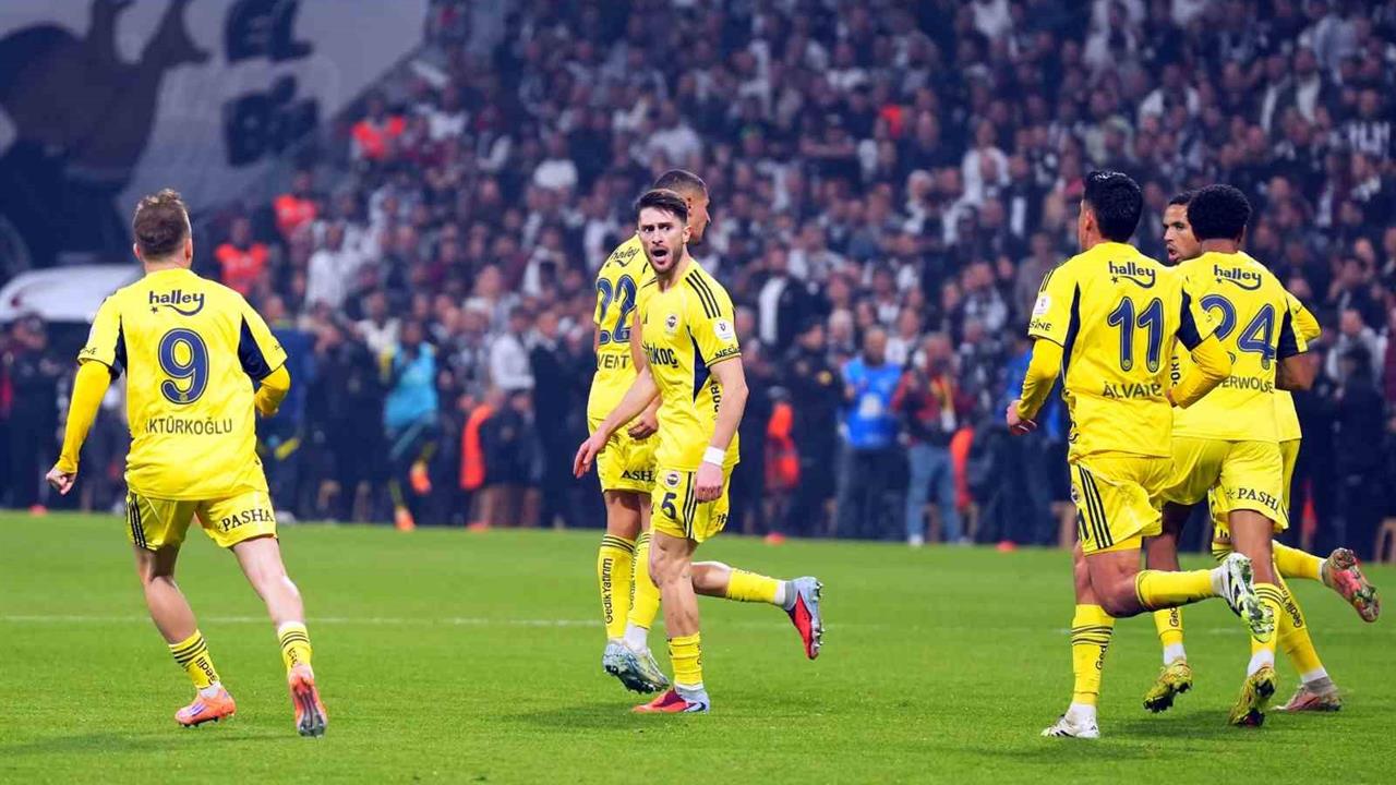 Fenerbahçe, İstanbul Beşiktaş'ı 3-2 Yenerek Galibiyet Serisini Sürdürdü