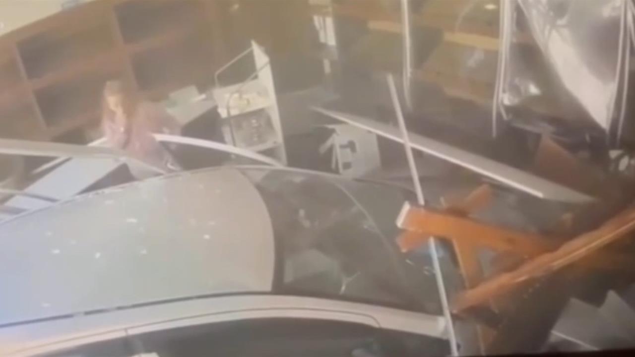 Edirne'de Fırına Dalan Otomobil Sonucu Büyük Hasar Meydana Geldi