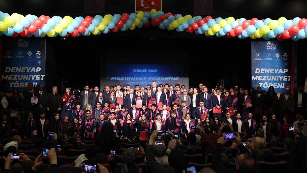 Erzurum'daki Deneyap Mezuniyet Töreninde 224 Öğrenci Coşkulu Anlar Yaşadı