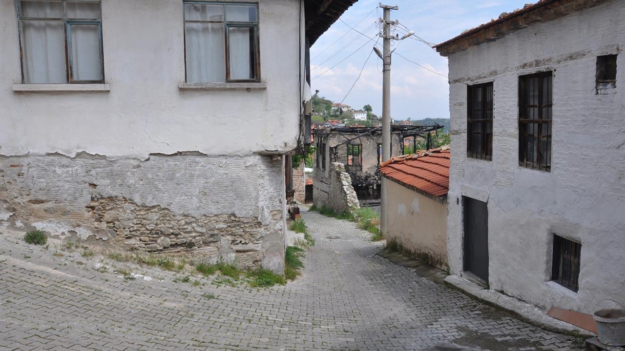 Buldan'da Tarihi Düzalan, Tarakçı ve Terzilerkaşı Sokakları Restorasyona Alınıyor