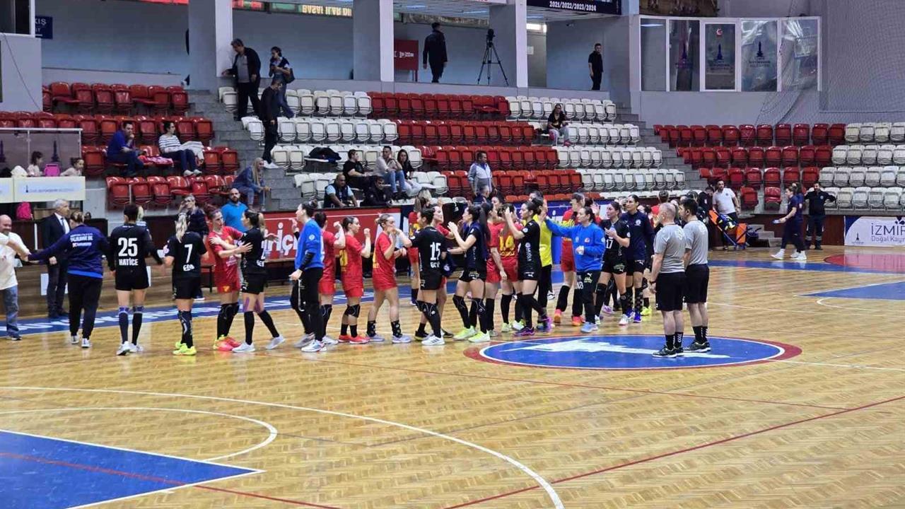 Muğla Yalıkavak’ta Armada Praxis Yalıkavakspor, Göztepe'yi 29-21 Yenerek İlk Yarıyı Tamamladı
