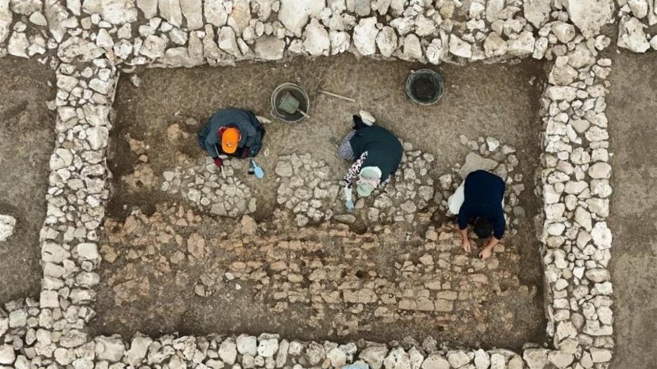 Diyarbakır'da 5 Bin Yıl Önceki Deprem Etkisiyle Yıkılan Yapının Enkazı Ortaya Çıktı