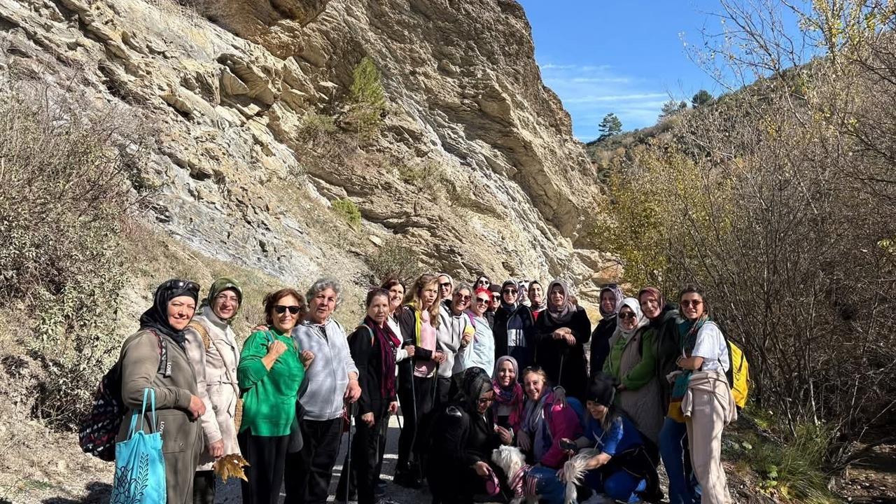 Kütahya Kumarı Mahallesi'nde Gerçekleştirilen Doğa Yürüyüşüne İlgi Yoğundu