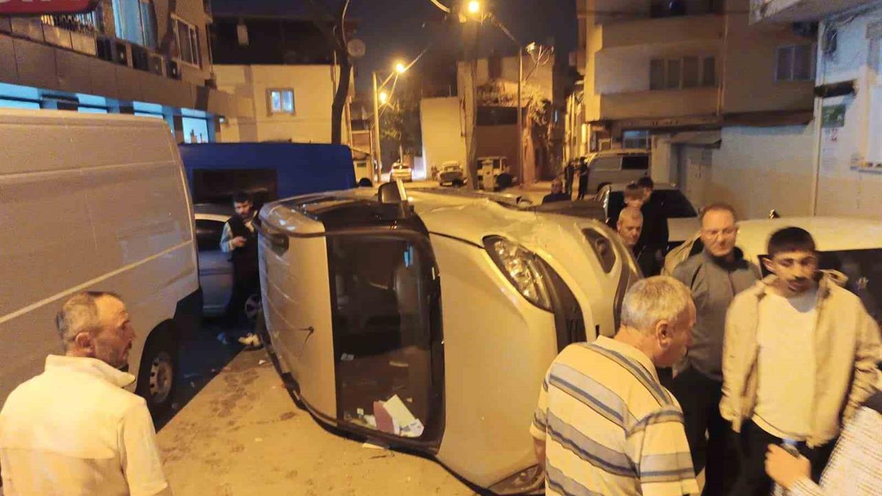 Bursa Osmangazi'de Kontrolden Çıkan Araç Park Halindeki Araca Çarptı